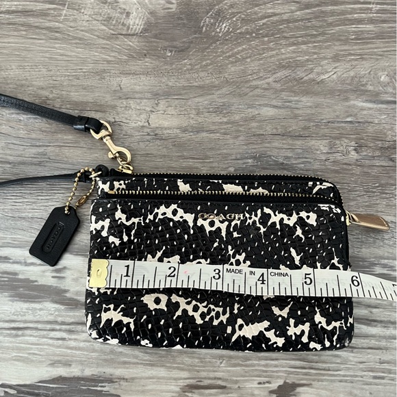 Coach Madison Black And White Python Felicia Zip Wristlet With Hang Tag - Picture 9 of 9